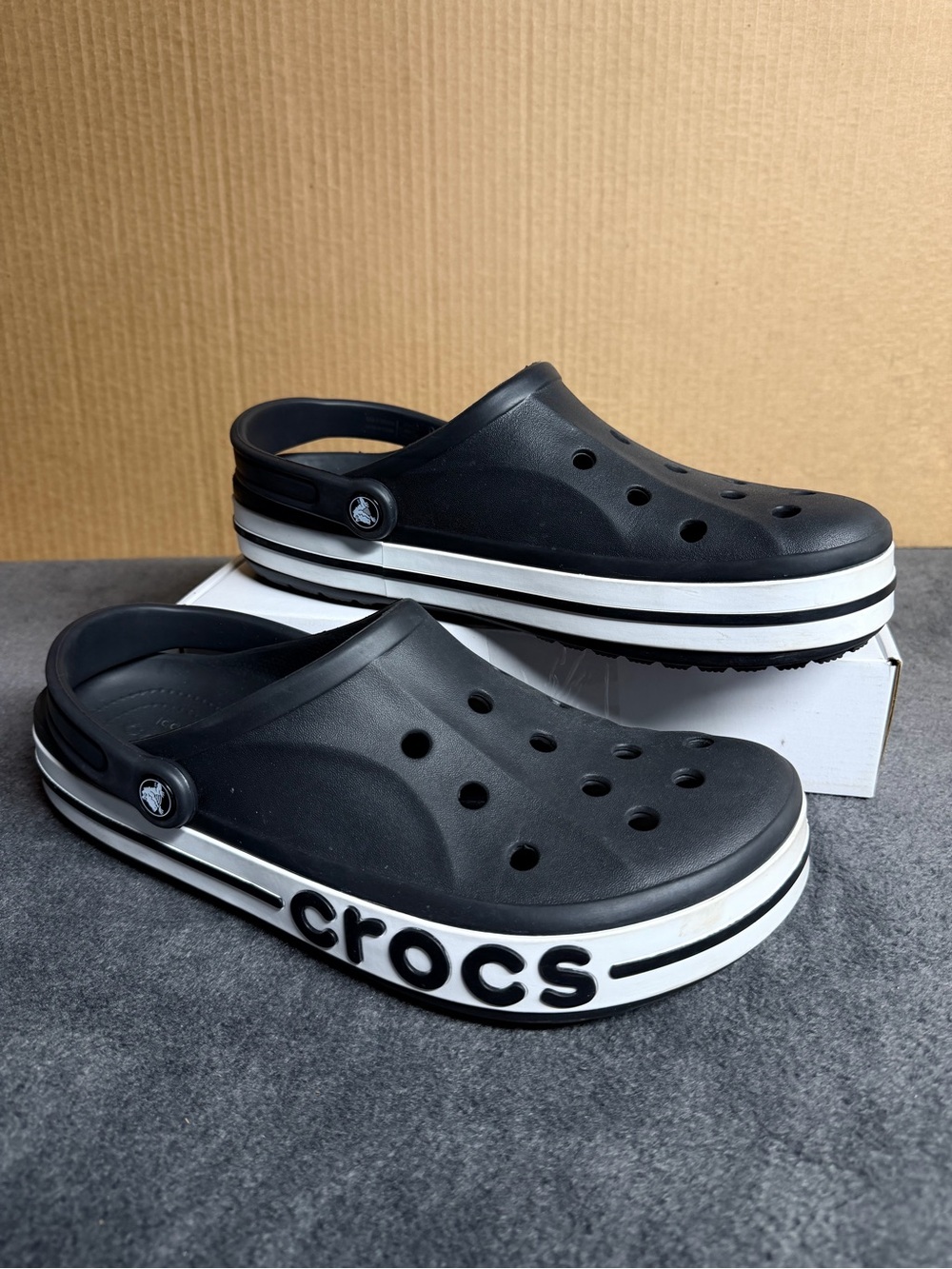 Crocs Kids Black Classic Clog with White Stripe Mens size 12